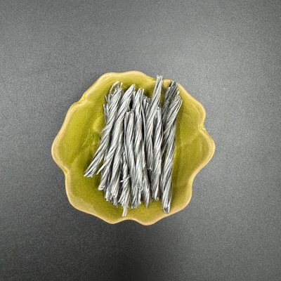 Parçalanmaya dayanıklı karışımda daha iyi dağılım için güçlü birleştirme yeteneği PP Fiber Twisted Bunchy Form